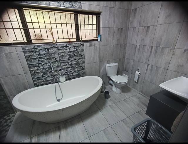 4 BEDROOM HOUSE FOR SALE IN BEREA WEST